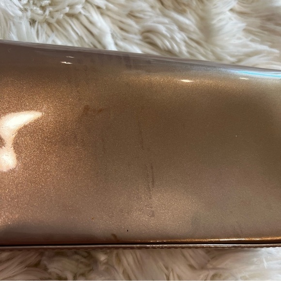 Louis Vuitton Patent Sobe Clutch Gold - Picture 6 of 14